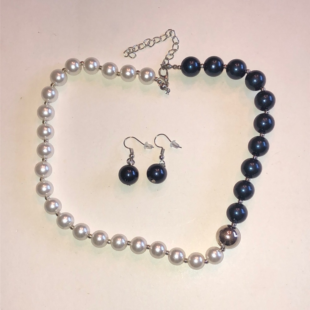 Classic Two-Tone Faux Pearl Necklace and Earring Set - Navy Blue & White